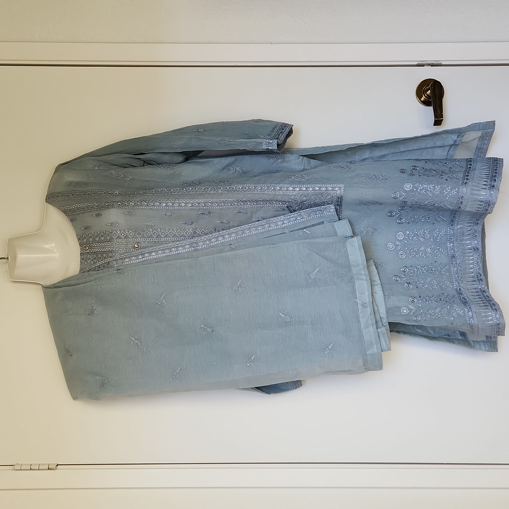 Light Bluish-Grey Pakistani Kameez Tunic w/Matching Dupatta